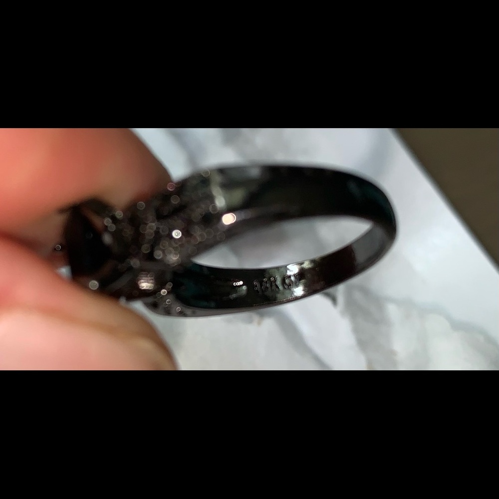 Ring - Picture 3 of 4